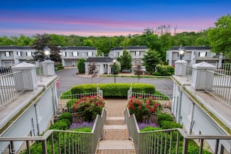 212 Riveredge Dr, Chatham, NJ 07928