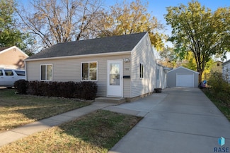 708 S Blauvelt Ave, Sioux Falls, SD 57103