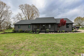 100 Carriage Ln, Benton, KY 42025