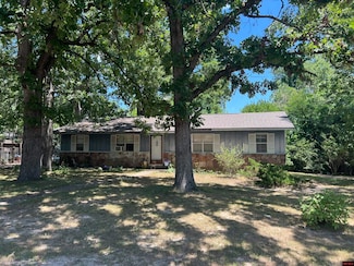 212 S Main St, Summit, AR 72677