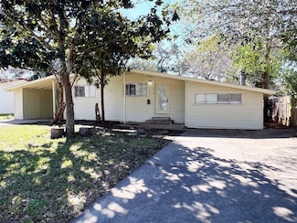 216 Camellia St, Lake Jackson, TX 77566