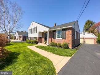 403 Sir Galahad Dr, Brookhaven, PA 19015