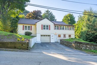 195 Quinapoxet Ln, Worcester, MA 01606