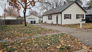 2205 S 10th St, Council Bluffs, IA 51501