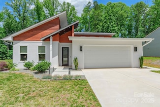 7728 Shalom Dr, Charlotte, NC 28216