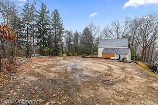 423 Heights Rd, Lake Orion, MI 48362
