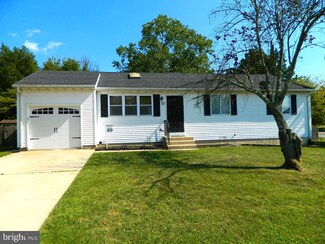 2 Tigerlily Ln, Sicklerville, NJ 08081