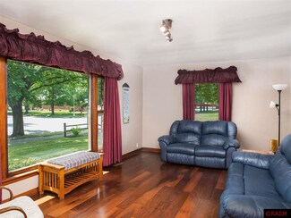 201 E Clinton St, Arlington, MN 55307