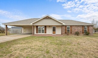 300 Margaret Ave, Petal, MS 39465