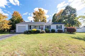 8 Briarwood Dr, Cumberland, RI 02864