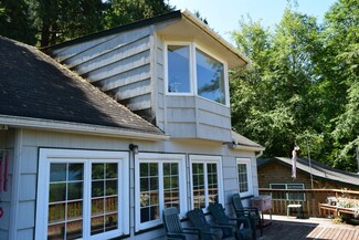 329 S Shore Rd, Quinault, WA 98575