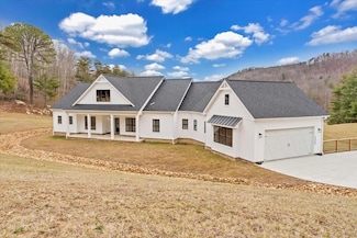 1516 Powder Mill Rd, Elk Creek, VA 24326