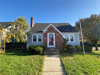 68 Knollwood Ave, Cranston, RI 02910