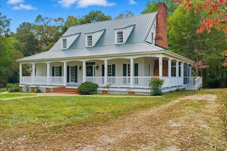 710 S Main St, Gretna, VA 24557