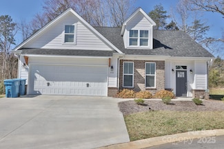 439 Fernwood Dr, Yadkinville, NC 27055