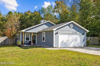 111 Foxlair Dr, Hubert, NC 28539