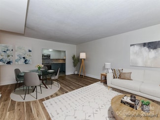 1300 Reece Rd Unit 111, Charlotte, NC 28209