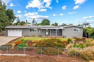517 W Beech St, Fallbrook, CA 92028