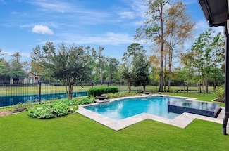 7 S Bayou Club Ct, Spring, TX 77389