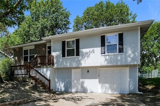 806 SE 19th St, Oak Grove, MO 64075