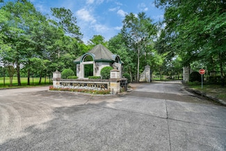 22 Majestic Falls Dr, Kingwood, TX 77339