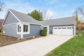304 E Schrock Rd, Westerville, OH 43081