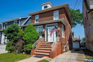 710 Hillside Ave, Cliffside Park, NJ 07010
