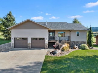 1821 Country Oaks Ln, Spearfish, SD 57783