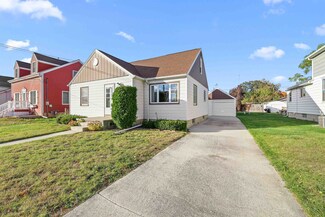 1852 Belmont St, Manitowoc, WI 54220