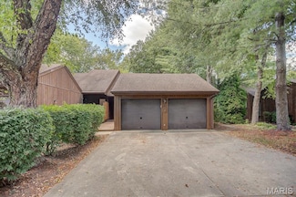 18 Garrettsen Dr, Belleville, IL 62223