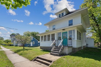 616 W 6th St, Cedar Falls, IA 50613