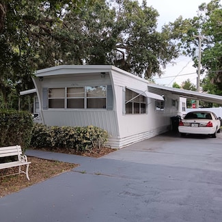 812 W Colonial Cir, Daytona Beach, FL 32117
