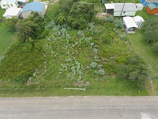 181 Shady Oak Ln, Rockport, TX 78382