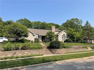 572 Towncrest Dr, Beavercreek, OH 45434