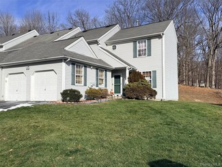 2 Marilyn Ct, Highland Mills, NY 10930