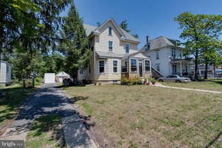 263 W Broad St, Paulsboro, NJ 08066