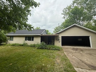3903 Willow Dr NE, Grand Rapids, MI 49525