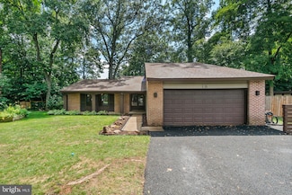 13 Westgate Ct, Sterling, VA 20164