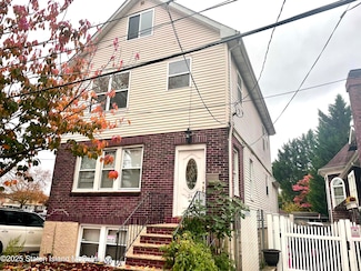 24 Roosevelt St, Staten Island, NY 10304