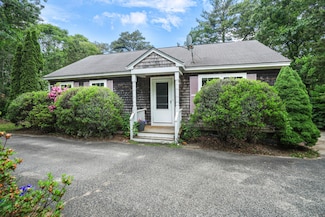 1 Onondaga Ave, Oak Bluffs, MA 02557