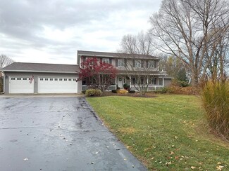 3995 W Cedar St, Dixon, IL 61021
