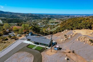 1748 Avohill Dr, Vista, CA 92084