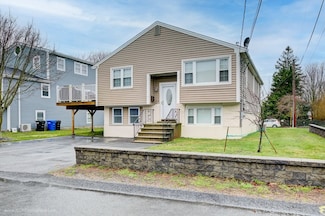 7 Wilbur Ave, Newport, RI 02840