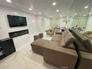 8400 De Longpre Ave Unit 311, West Hollywood, CA 90069
