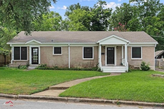 305 Smith St, Henderson, TX 75654
