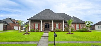 6549 Clark Plantation Dr, Gonzales, LA 70737