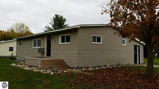 1020 Duquesa Dr, Weidman, MI 48893