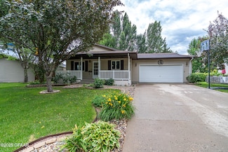 5038 W Elm Ct, Grand Forks, ND 58203