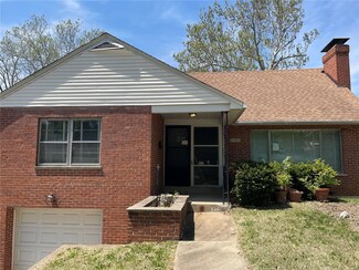 2943 Delavan Dr, Saint Louis, MO 63121
