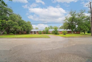 911 S Helen St, Overton, TX 75684